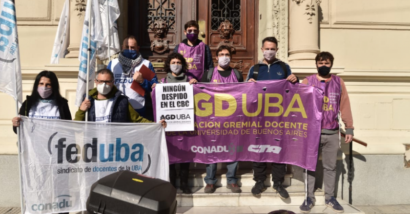 Gremios docentes de la UBA denunciaron despidos en el CBC y marcharon al Rectorado