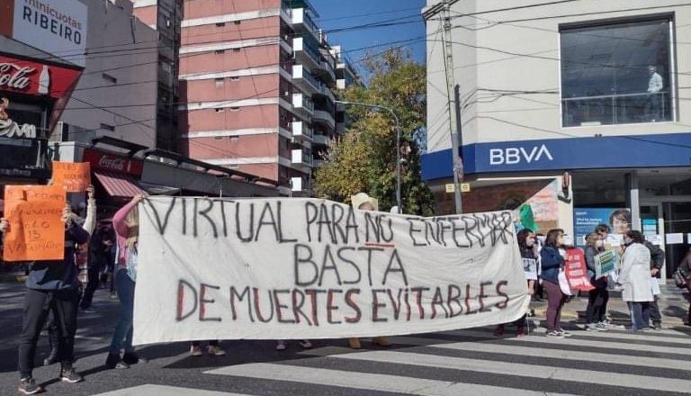 En el marco del récord de contagios, los gremios docentes porteños insisten en la suspensión de la presencialidad