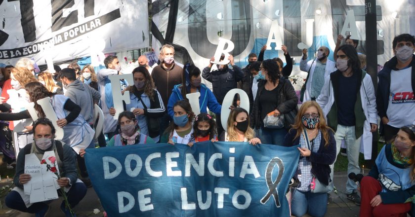 Con la suspensión de la presencialidad, ahora los docentes le dicen a Larreta que pida perdón por los 15 fallecidos y abra las «aulas virtuales para educar con salud»