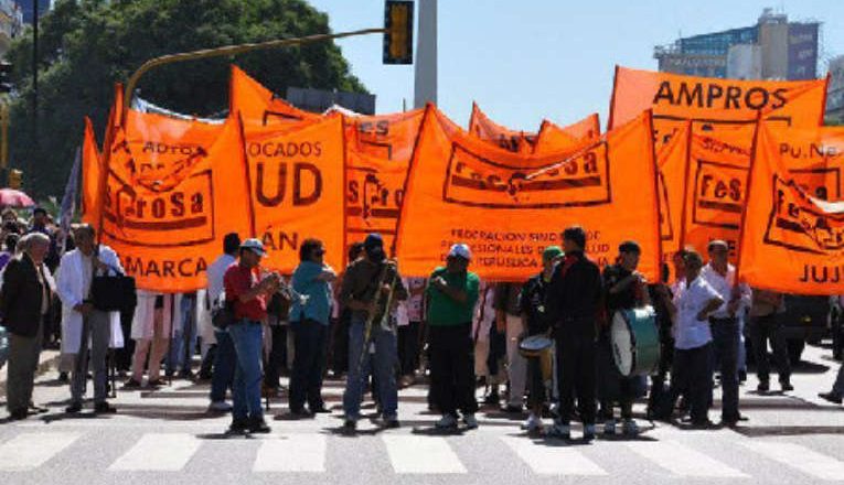 Preocupación entre el personal de la salud por el retorno de quienes tienen comorbilidades al trabajo y por contagios masivos en el Hospital de Niños entre vacunados