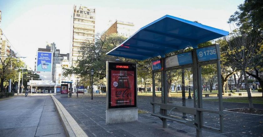 La UTA para el transporte en el interior y desde la oposición acusan a Fernández de dilatar el aumento y de juntar la plata para las empresas