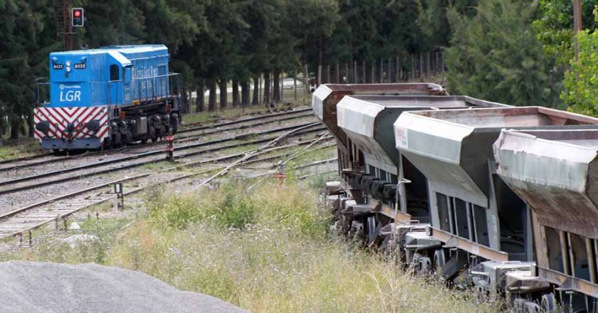 Ferroviarios también se despegan de la pauta oficial para el transporte de carga y firman aumento del 37,5%, más bono de 15 mil pesos y premio Covid