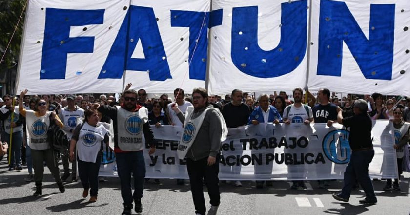 Los no docentes de universidades nacionales también firmaron 35% en cuotas y cobrarán un plus por conectividad de entre mil y 2 mil pesos