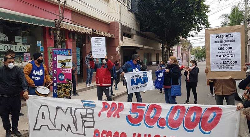 Como en Neuquén, la protesta salarial de La Rioja sale a la calle con autoconvocados y los docentes van a un paro de 120 horas con cortes de rutas