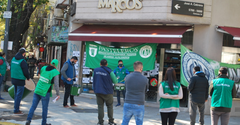 Pasteleros reclaman por condiciones laborales y salarios por debajo del convenio en la Confitería San Marcos