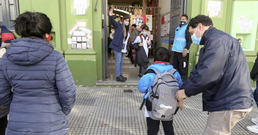 Gremios confirman el fallecimiento de otros dos docentes porteños a causa del Covid-19 y refuerzan las protestas contra la presencialidad