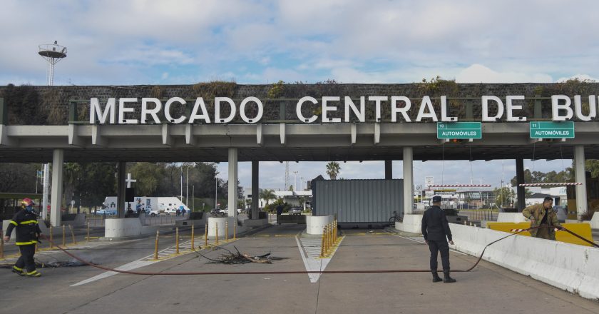 Trabajadores del Mercado Central protestaron para rechazar el canon que les cobran y pidieron la salida de las autoridades