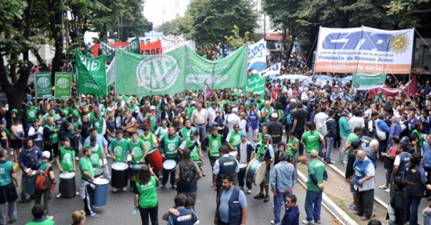 Estatales le piden a Kicillof que se adelanten cuotas salariales y que se reabra la discusión paritaria