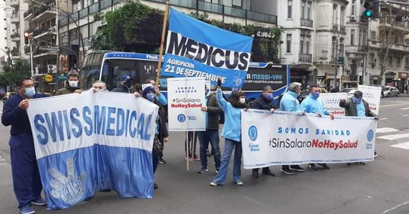 Mientras preocupa la diseminación de la variante Delta, trabajadores de Sanidad protestan en las calles porque las empresas de salud niegan aumento de salario