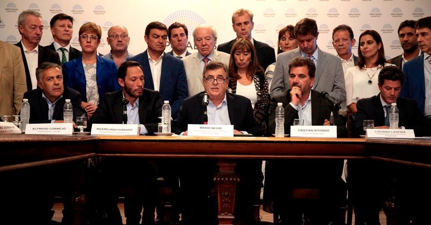 Tres diputados de Juntos por el Cambio fueron denunciados por exigirle a sus empleados parte de sus salarios y se habla de asociación ilícita