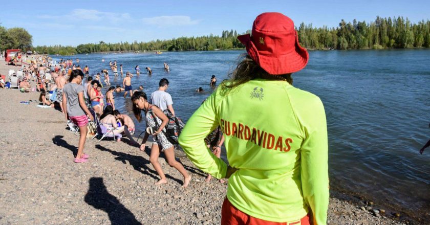 Avanza el reconocimiento profesional de los guardavidas y para UTEDyC se trata de un paso clave para proteger a quienes «arriesgan su vida en cada jornada laboral»