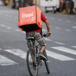 Repartidores de plataformas necesitan un 8% más de pedidos para cubrir gastos básicos