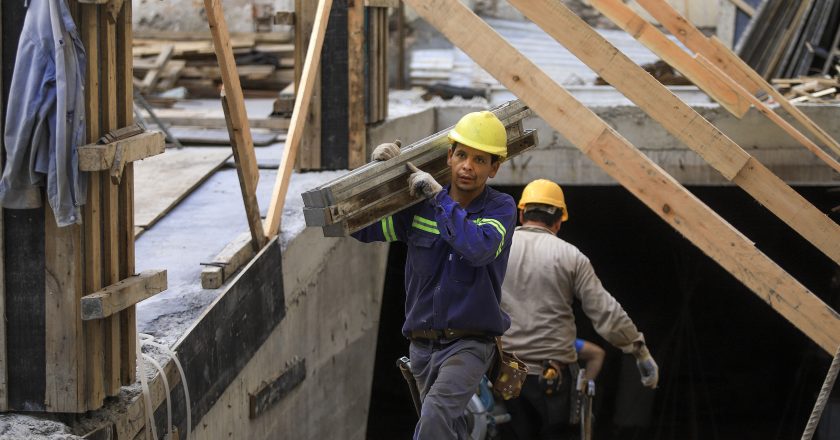 La Cámara de la Construcción dice que ya casi no queda personal de la UOCRA suspendido