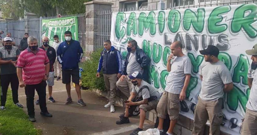 Moyano paralizó una distribuidora de la Cervecería Quilmes y reclamó que apliquen el convenio de Camioneros