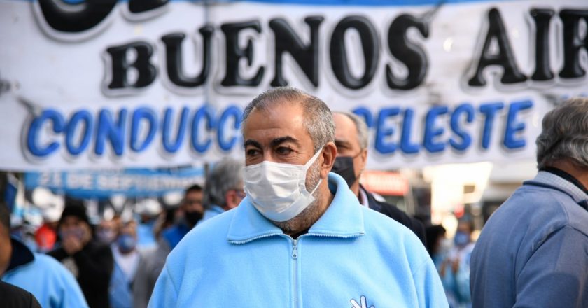 Héctor Daer volvió a la calle y compartió la movilización con el personal asistencial de Sanidad