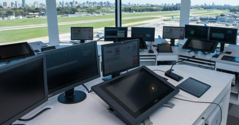 El paro de los controladores aéreos afecta los servicios y se multiplican los vuelos reprogramados