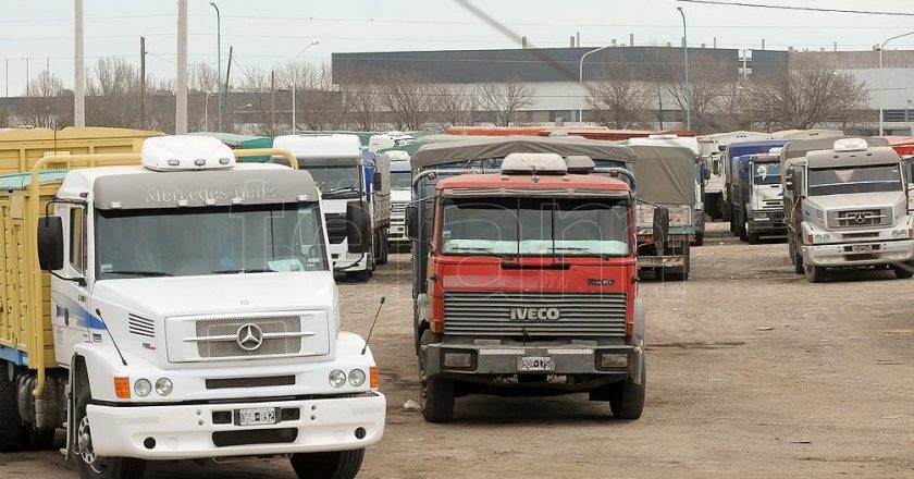 Fleteros se opusieron al paro de transporte de cargas convocado por portuarios y los mandaron a tener injerencia en su actividad