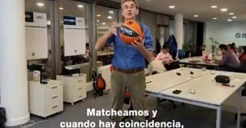 Randazzo anunció, con unos extraños spots, que pretende anular el derecho a huelga de los docentes