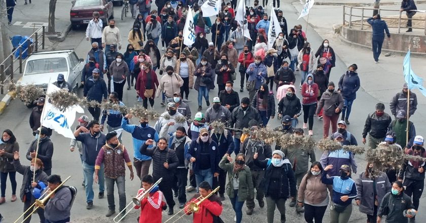 Municipales jujeños de «Perro» Santillán marcharon para exigir la libertad de un delegado gremial detenido