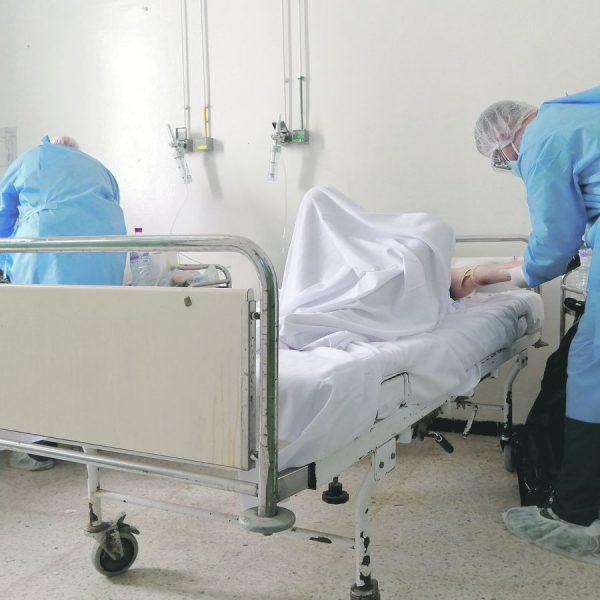 La Federación de Remiseros favoreció un convenio entre la Universidad de Avellaneda y la red de clínicas CliniFam para fortalecer la formación y el empleo en enfermería