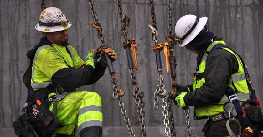 Los salarios de los trabajadores registrados le ganaron en julio, por bastante, a la inflación