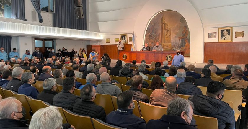 «Salgamos a esclarecer porque el voto del macrismo volvió a ser de muchos compañeros y compañeras nuestras», la arenga de Daer en el cierre del Confederal de CGT