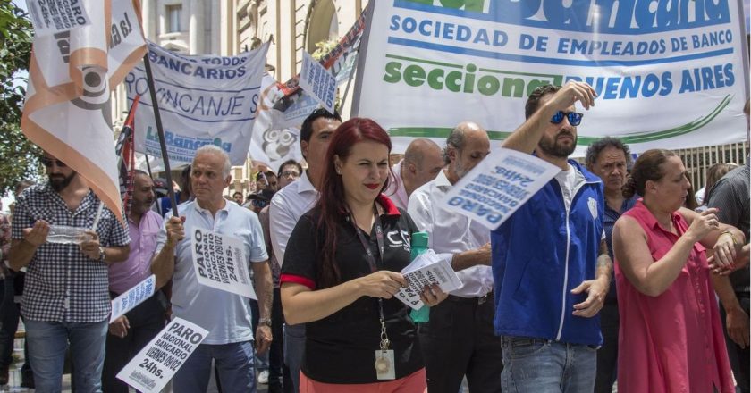 Bancarios activan protestas en la city y denuncian cierres compulsivos de sucursales y flexibilización laboral