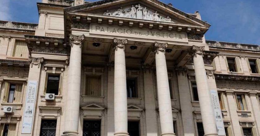 Judiciales antivacunas presentaron un amparo contra la provincia de Córdoba que los licenció sin goce de sueldo