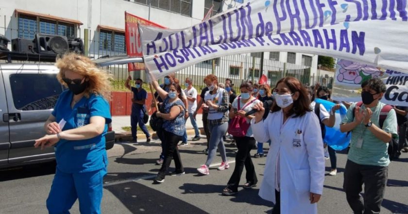 Trabajadores del Garrahan amenazan con encadenarse o renunciar debido a los descuentos salariales por los días de paro