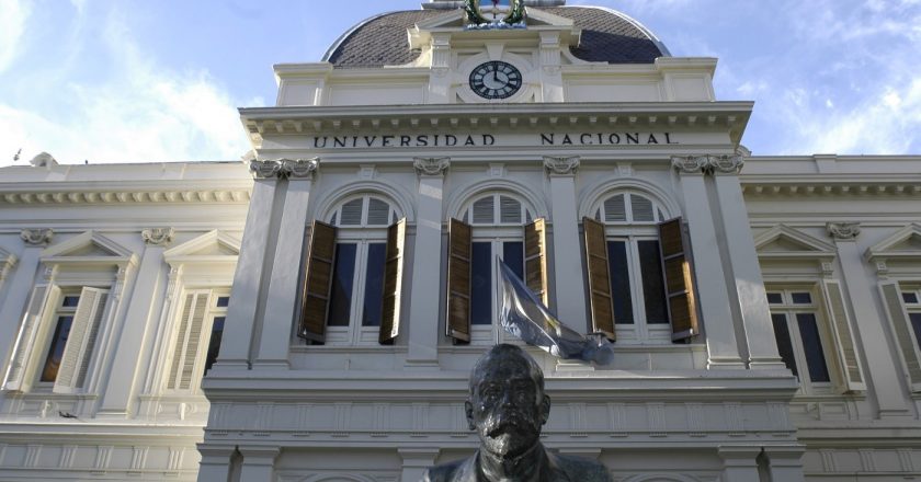 La Corte confirmó fallo que ordenó reincorporar a un profesor mayor de 65 años a la Universidad Nacional de La Plata