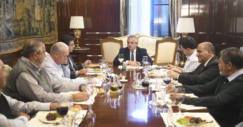 Sin el moyanismo, la CGT y los movimientos sociales se reunieron con el Presidente en la Casa Rosada