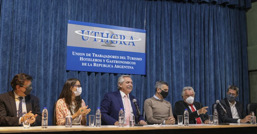 Un irreconocible Luis Barrionuevo oficialista saludó los viajes de egresados de Kicillof y el plan de Fernández para el sector: «Estamos viendo la luz al final del túnel»