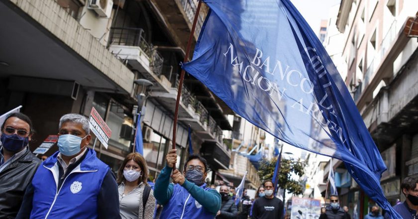 Palazzo abrochó un bono de casi 70 mil pesos para los empleados del Banco Nación