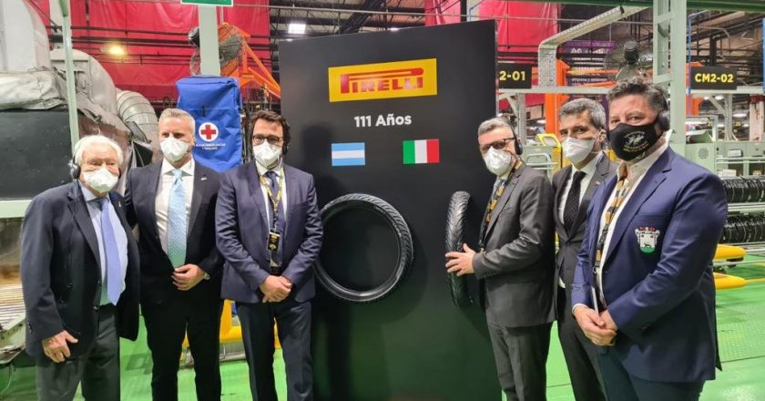 Pirelli anunció la creación de empleos vinculados a la producción de neumáticos para motos en su planta de Pilar, la única en el país