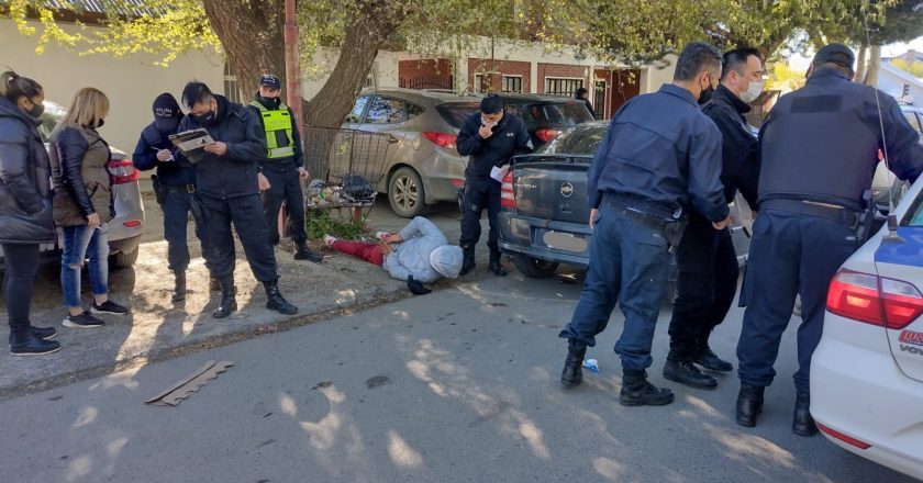 Dos heridos y 10 detenidos en una batalla campal entre facciones de la Uocra Santa Cruz