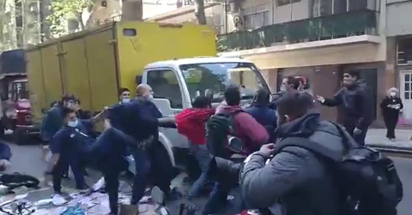 Militantes de Daer expulsaron a las piñas a opositores que volanteaban en la puerta del Sanatorio Güemes