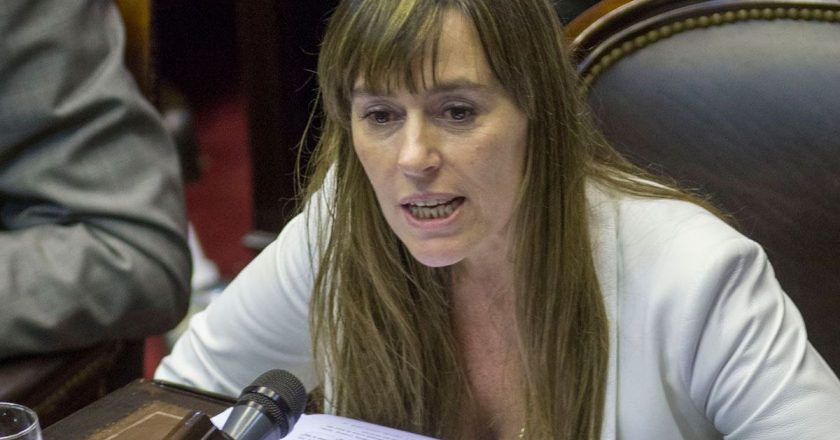 Di Tullio recordó que Macri decretó para sus funcionarios un régimen de indemnizaciones de privilegio: “Haz lo que digo pero no lo que hago”