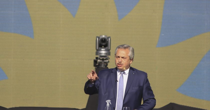 Alberto Fernández en Plaza de Mayo: «Este año los salarios van a ganarle a la inflación»