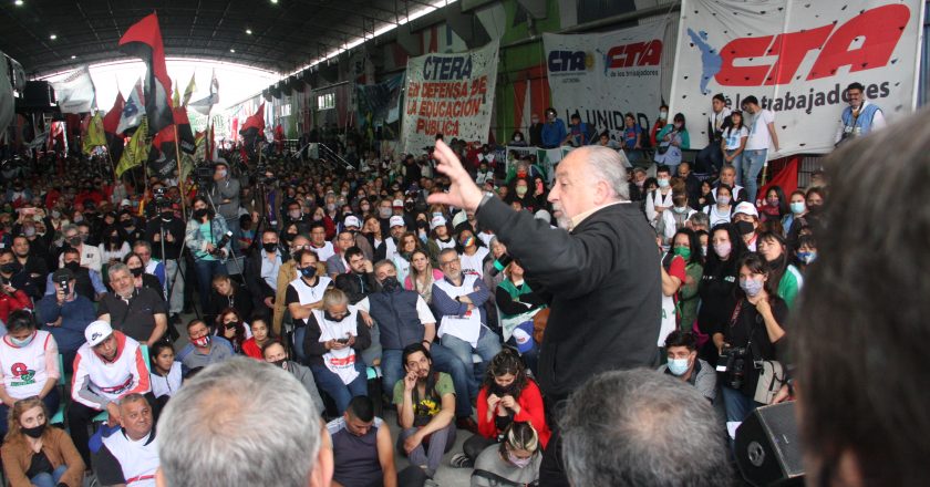 Mientras la CGT se despega del oficialismo, la CTA ratificó en un plenario multitudinario «el apoyo al Frente de Todos y la lucha por la Patria Grande»