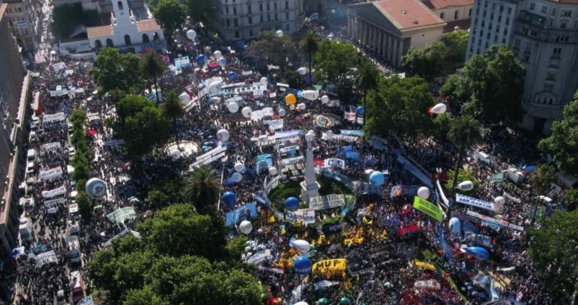 «Todos unidos triunfaremos», el documento firmado por la CGT, la CTA, el Evita y La Cámpora para respaldar al gobierno