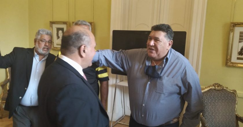 Manzur recibió a los taxistas y se comprometió a «ir fondo contra las aplicaciones que no tributan en Argentina»