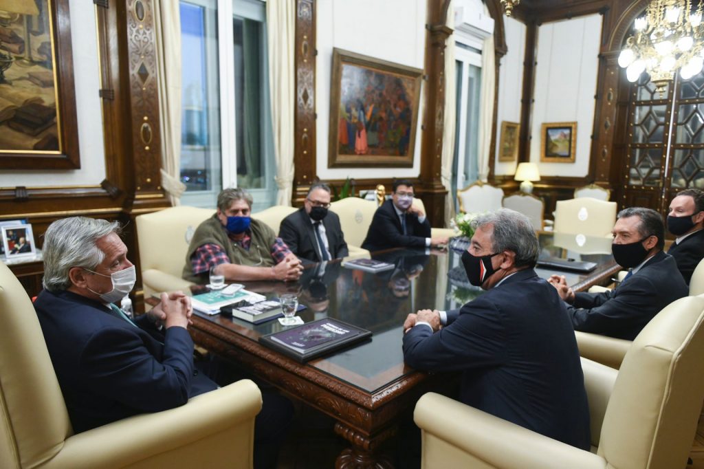 Cumbre en la Rosada entre Pignanelli, Herrero y Alberto Fernández