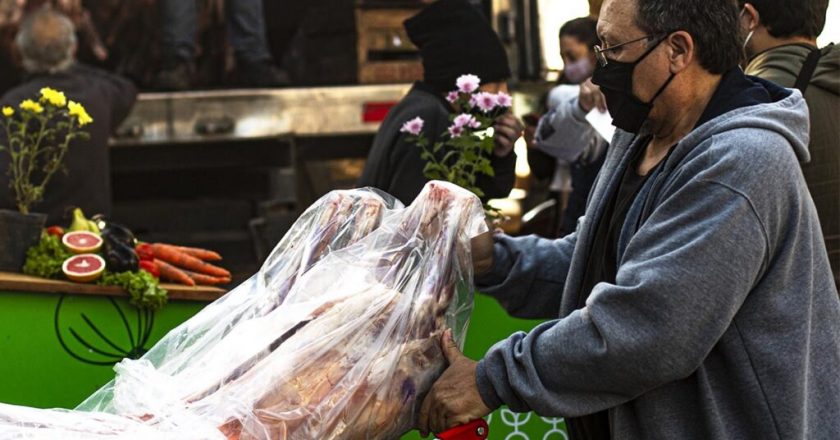 Gremio de campesinos inaugura en Avellaneda una «carnicería agroecológica» a precios populares
