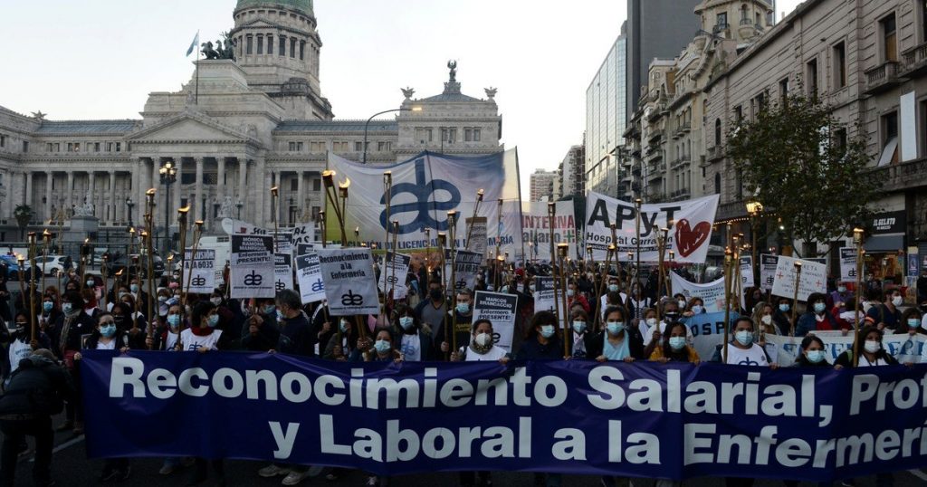 Protesta de enfermeros y enfermeras por reconocimiento profesional