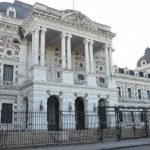 Kicillof cerró la paritaria de estatales bonaerenses y acordó con UPCNBA un aumento salarial del 10% en dos tramos