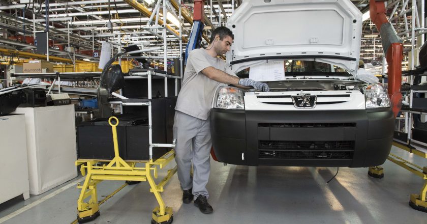 Pignanelli anunció que los trabajadores automotrices pasaron de ser 75 mil en 2019 a más de 122 mil hoy: un 63% más de puestos de trabajo