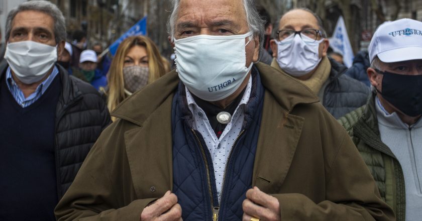 Mientras se espera la resolución de su batalla con Camaño, Barrionuevo asumió al frente de los gastronómicos a nivel nacional y lo echó de la Obra Social