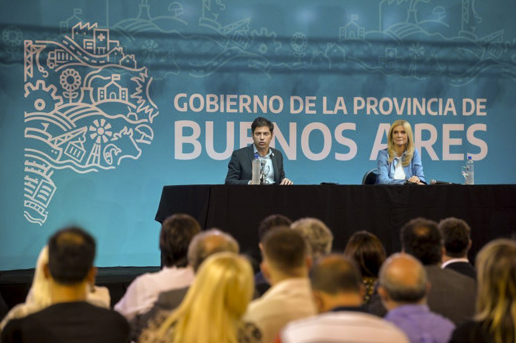 Para Kicillof el bono de fin de año de 20 mil pesos para los estatales es una manera de "distribuir los resultados del crecimiento económico con todos los trabajadores"