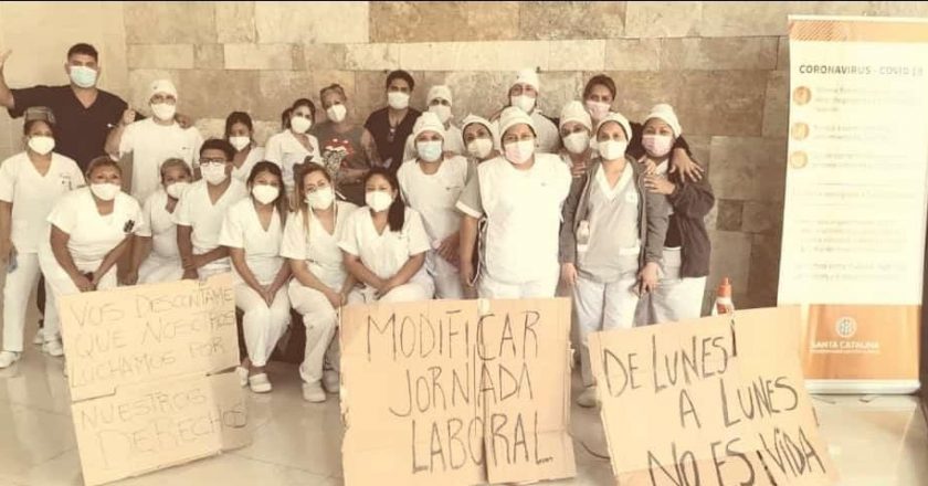 Trabajadores de la Clínica Santa Catalina reclaman por maltrato, persecución y precariedad