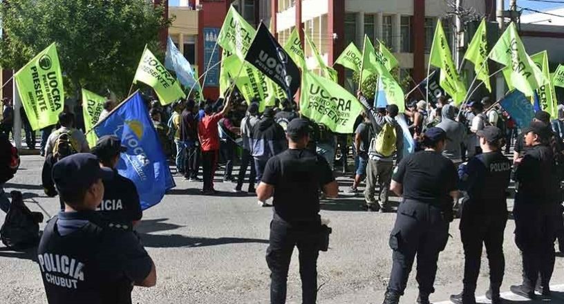 Con Chubut en plena ebullición, la UOCRA publicó una solicitada buscando trabajadores para proyectos mineros